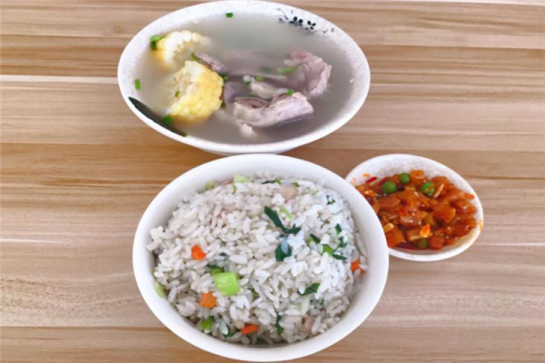 外婆记菜饭骨头汤